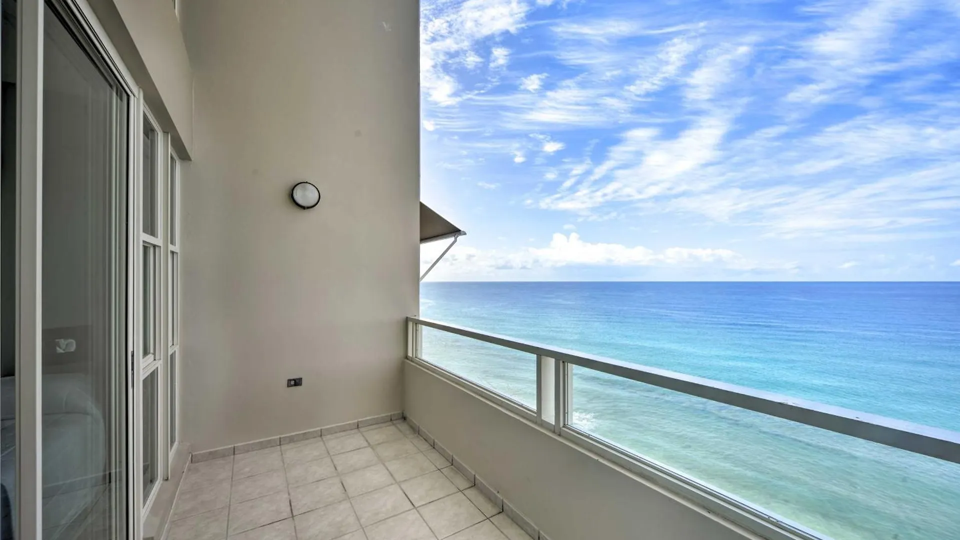 Oceanfront Resort Studio - 2 Mi To Rincon Plaza! Apartment