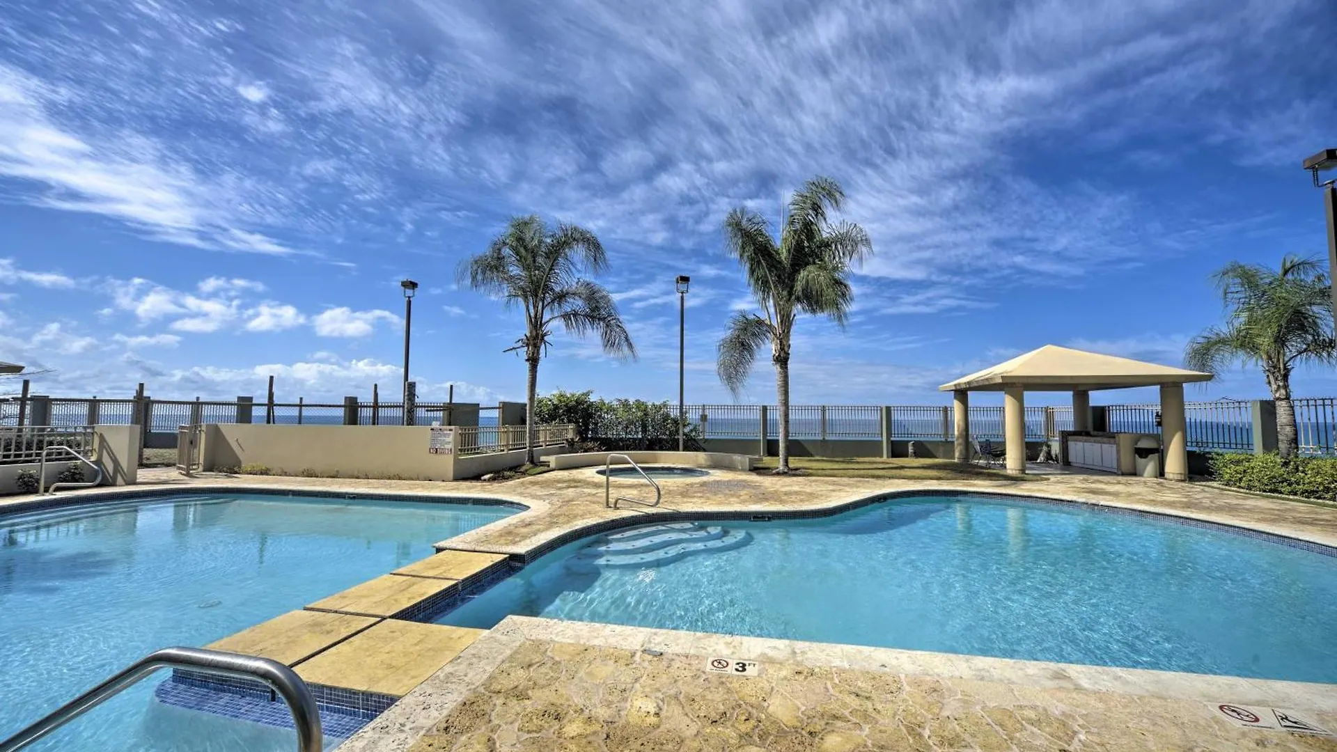 Oceanfront Resort Studio - 2 Mi To Rincon Plaza! Apartment
